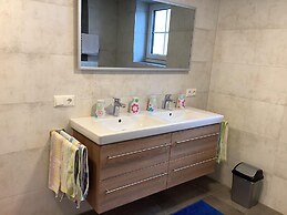 Comfortable Holiday Home With Garden in Leogang