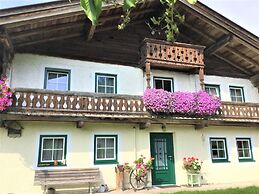Comfortable Holiday Home With Garden in Leogang