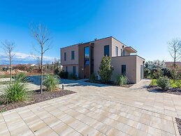 Villa Apartment With Private Swimming Pool