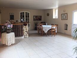 Lovely Chateau 25 min From Bordeaux