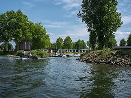 Luxurious Holiday Home Nearby the Lower Rhine