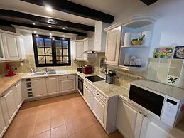 Villa Polau on the Edge of the Woods