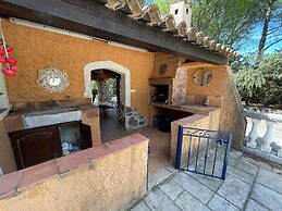 Villa Polau on the Edge of the Woods