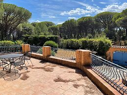 Villa Polau on the Edge of the Woods