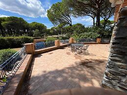 Villa Polau on the Edge of the Woods