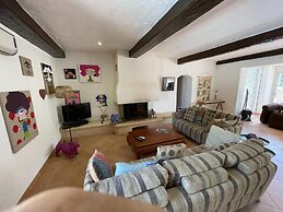 Villa Polau on the Edge of the Woods