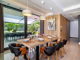 Villa Alpha - Four Bedroom Villa With Swimming Pool