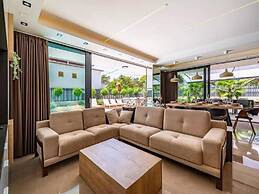 Villa Alpha - Four Bedroom Villa With Swimming Pool