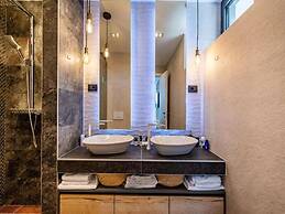 Villa Alpha - Four Bedroom Villa With Swimming Pool