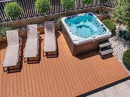 Villa Alpha - Four Bedroom Villa With Swimming Pool