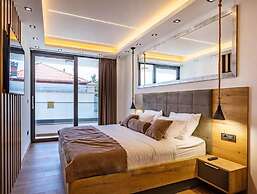 Villa Alpha - Four Bedroom Villa With Swimming Pool