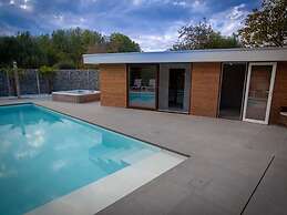 Villa With Swimming Pool in Erembodegem