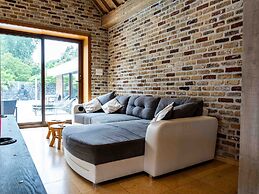 Villa With Swimming Pool in Erembodegem