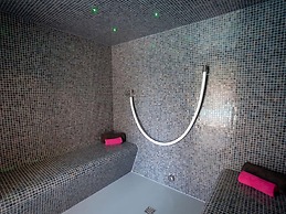 Villa With Swimming Pool in Erembodegem