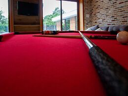 Villa With Swimming Pool in Erembodegem