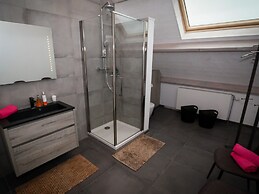 Villa With Swimming Pool in Erembodegem