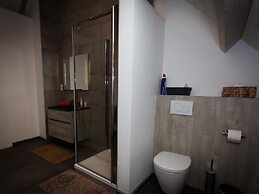 Villa With Swimming Pool in Erembodegem