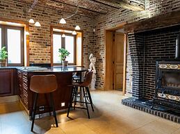 Villa With Swimming Pool in Erembodegem