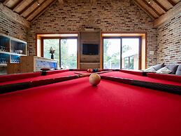Villa With Swimming Pool in Erembodegem