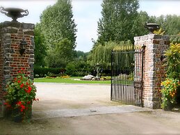 Villa With Swimming Pool in Erembodegem
