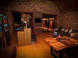 Villa With Swimming Pool in Erembodegem