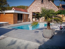 Villa With Swimming Pool in Erembodegem