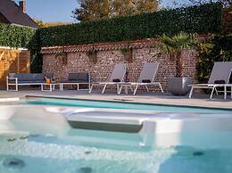 Villa With Swimming Pool in Erembodegem