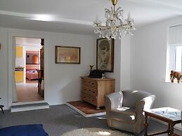 Holiday Home With art