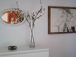 Holiday Home With art