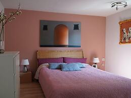 Holiday Home With art