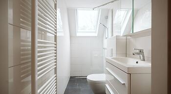 Comfortably Furnished Holiday Home by the sea