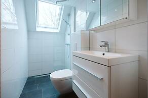 Comfortably Furnished Holiday Home by the sea