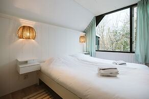 Comfortably Furnished Holiday Home by the sea