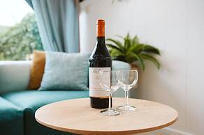 Comfortably Furnished Holiday Home by the sea