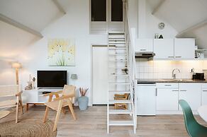 Comfortably Furnished Holiday Home by the sea