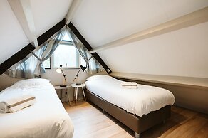 Comfortably Furnished Holiday Home by the sea