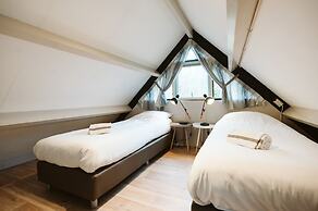 Comfortably Furnished Holiday Home by the sea