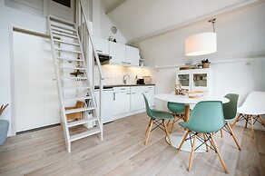 Comfortably Furnished Holiday Home by the sea