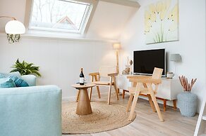 Comfortably Furnished Holiday Home by the sea