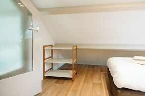 Comfortably Furnished Holiday Home by the sea