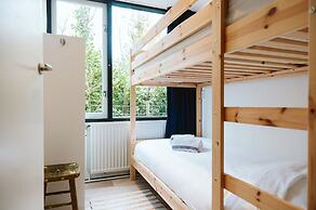 Comfortably Furnished Holiday Home by the sea