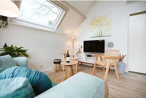 Comfortably Furnished Holiday Home by the sea