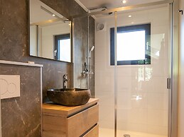 Luxury Lodge With Private Swimming Pool