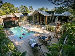 Luxury Lodge With Private Swimming Pool