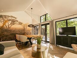 Luxury Lodge With Private Swimming Pool