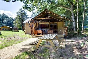 Glamping Tent in Tranquil Park