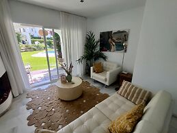 Belvilla by OYO Altos del Golf