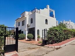 Belvilla by OYO Altos del Golf