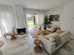 Relaxed Retreat With Pool