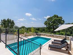 Villa Irma Comfortable Holiday Residence